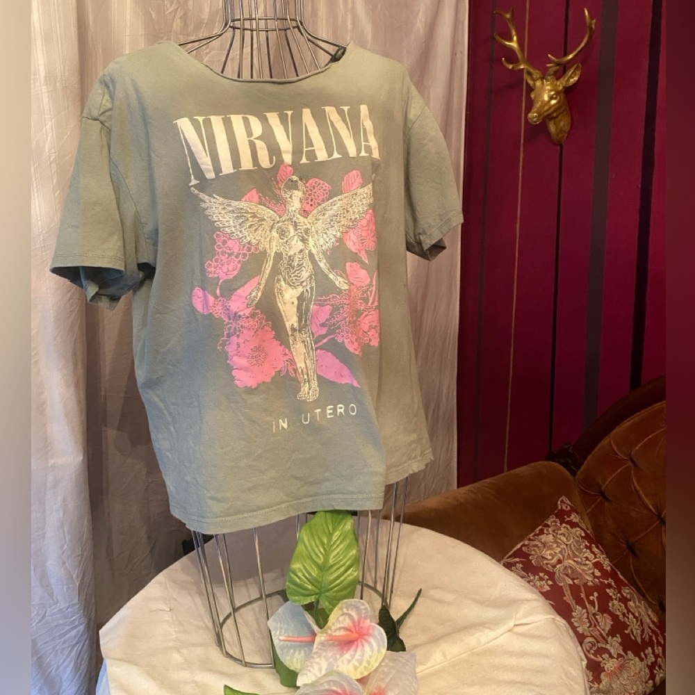 Nirvana 100% Cotton Graphic Tee w Pink Accents, Size Medium - Picture 2 of 5